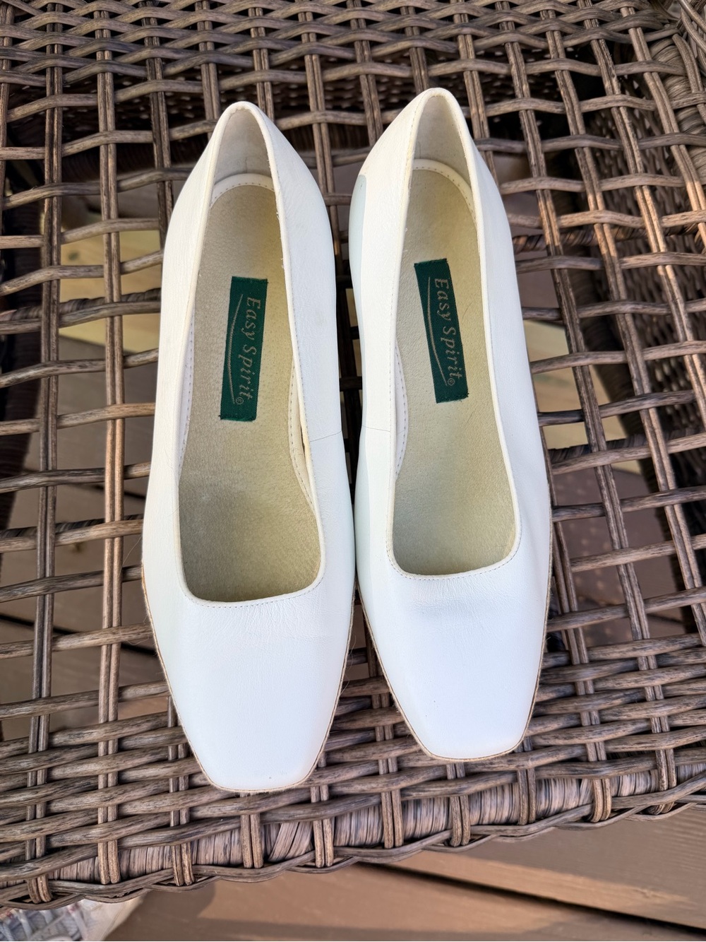 Easy Spirit Vintage White Leather Wedge Pumps Size 8B 90’s